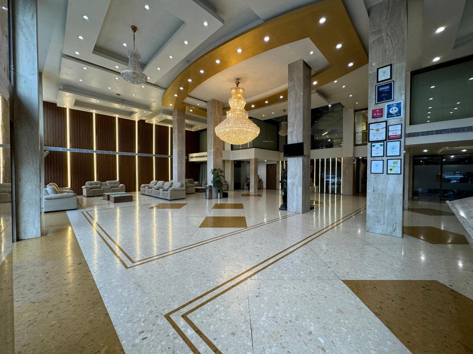 Hotel The Evergrand Palace Rádžkót Exteriér fotografie